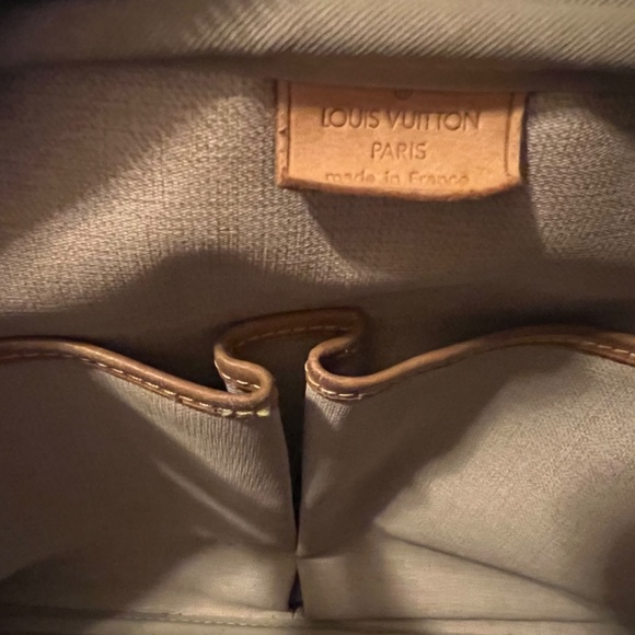 LOUIS VUTTION - Picture 3 of 3